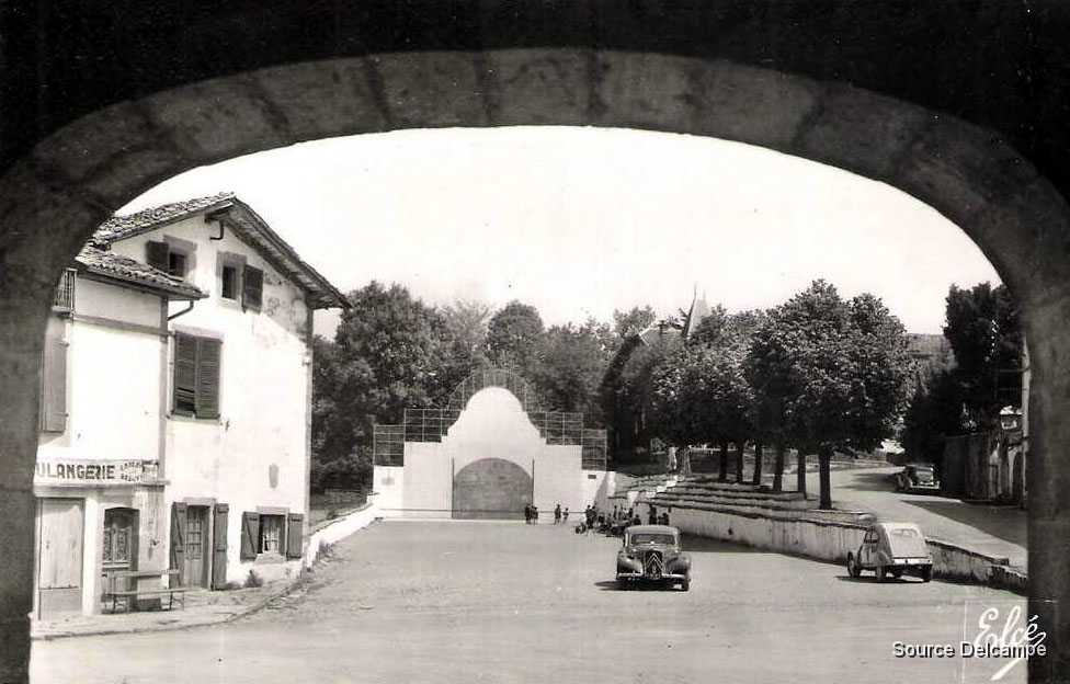 64 Sare Le Fronton.jpg